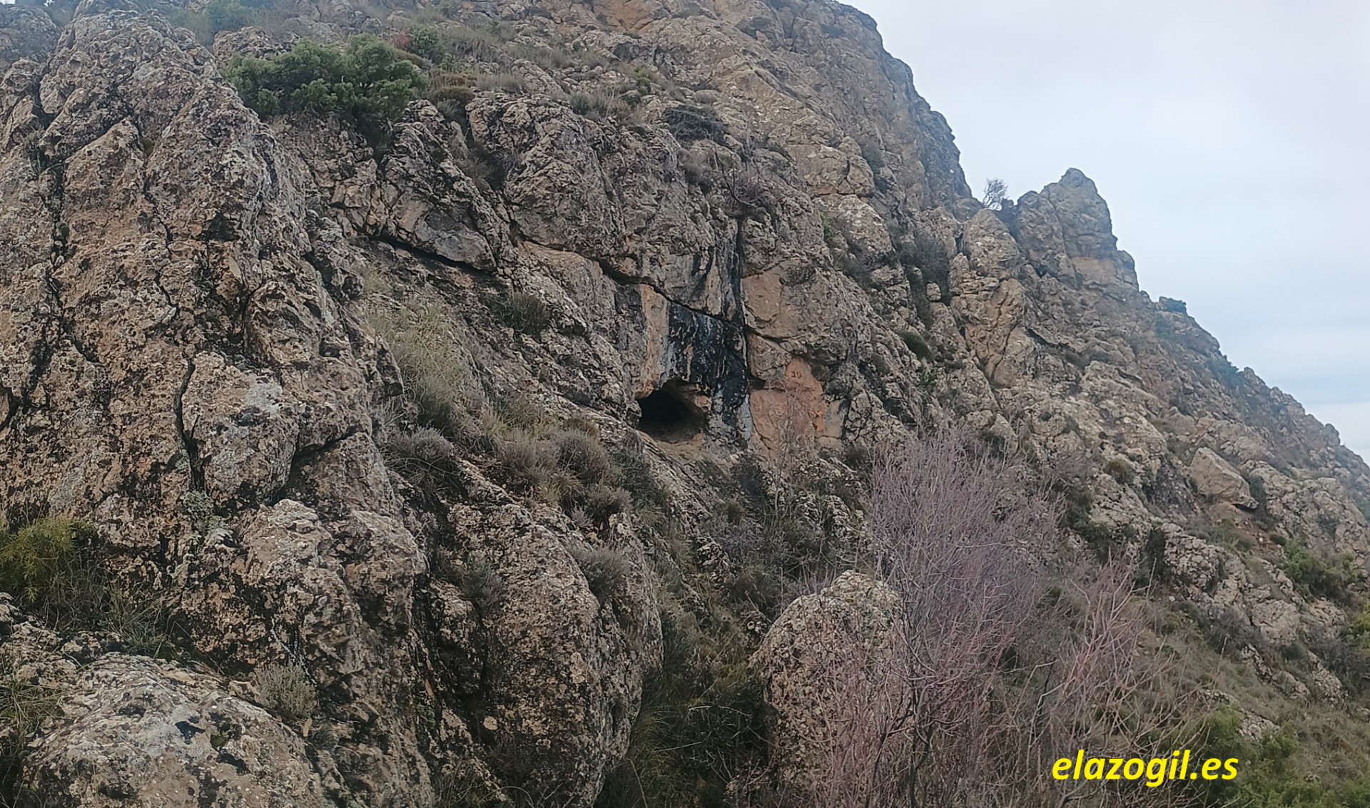 Cueva de la Aliota.......www.elazogil.es
