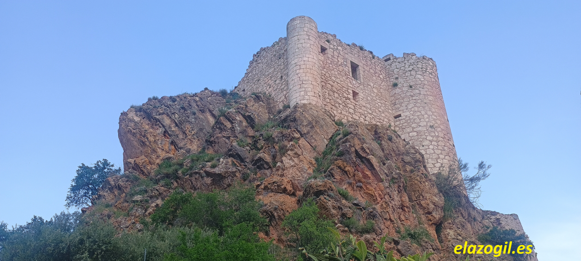 Castillo de Alburquerque. Huelma.......www.elazogil.es
